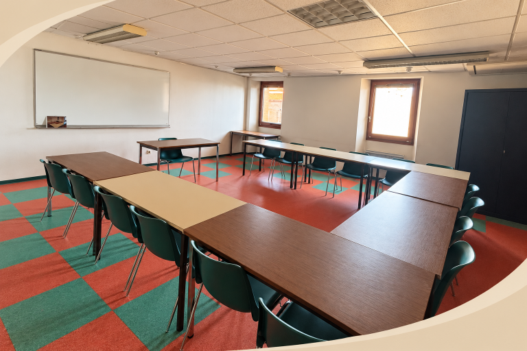 Salle municipale aux accents beige sable-4